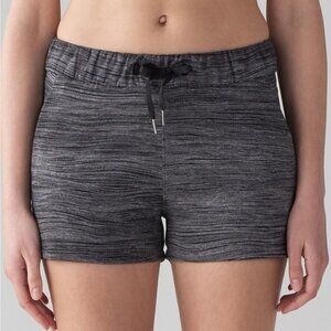 Lululemon On The Fly Short size 4 Bit Point Ice Grey Black